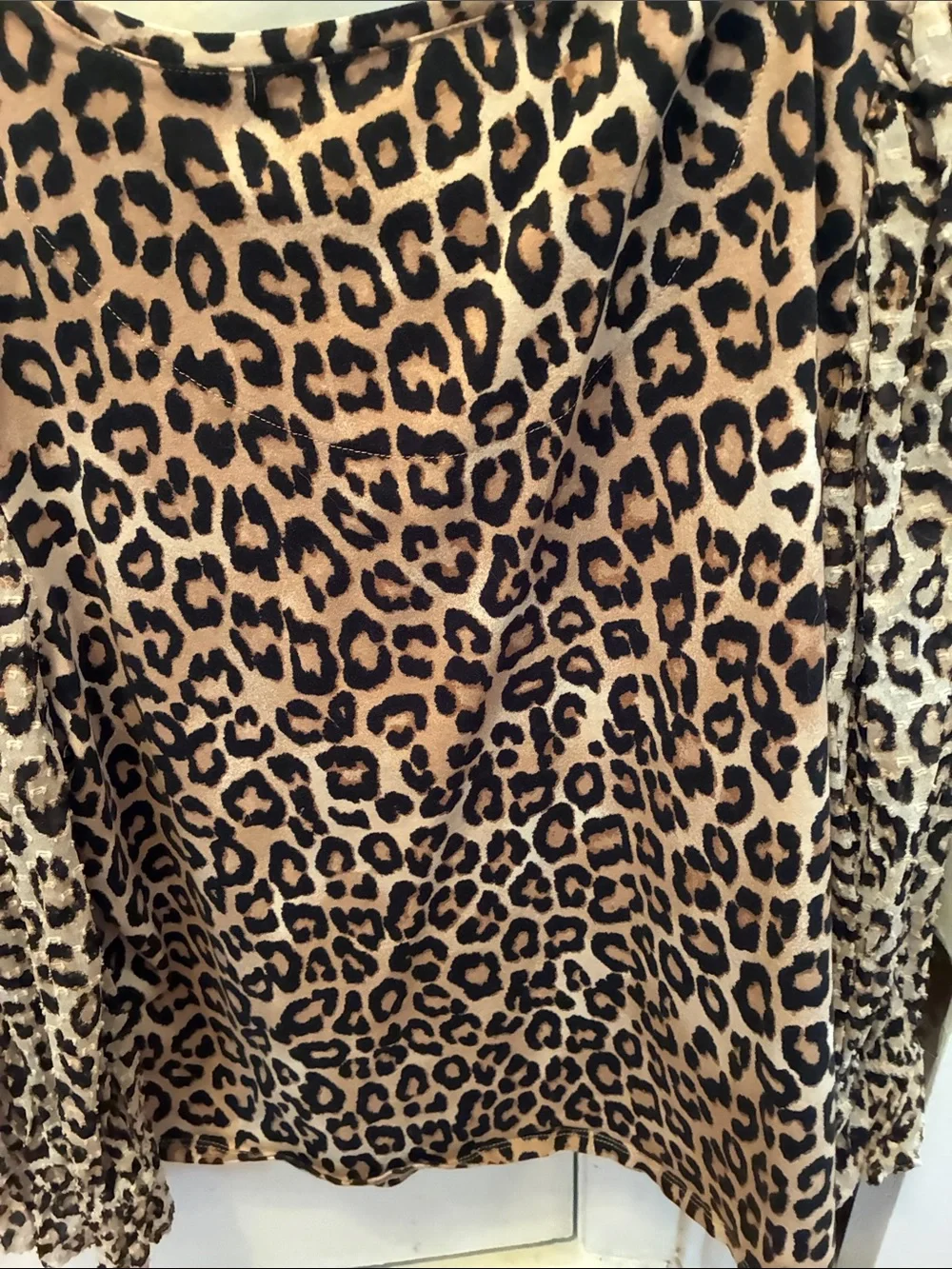 Chico's Leopard Print- Elastic Cuffs Hint of metallic Gold on Sleeves Size 2